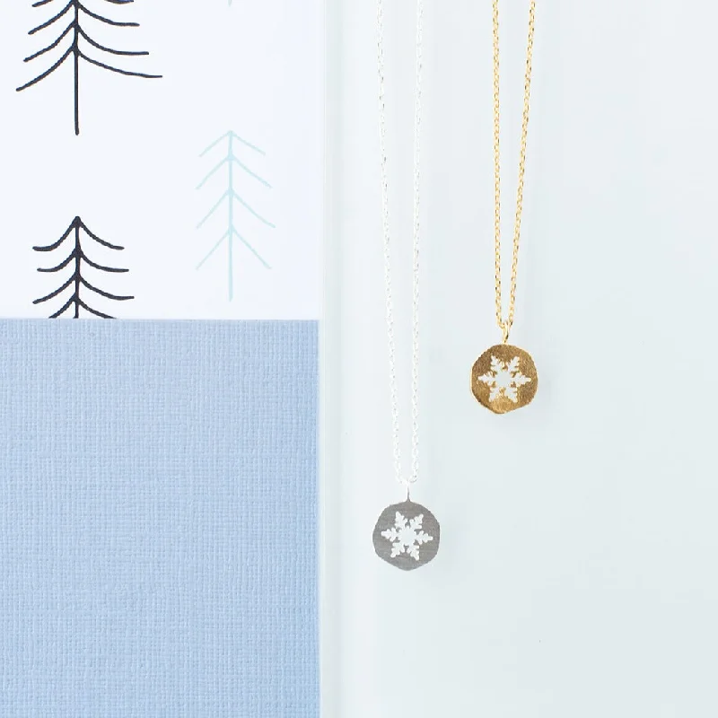 elegant necklaces for women -Snowflake Cut Out Necklace